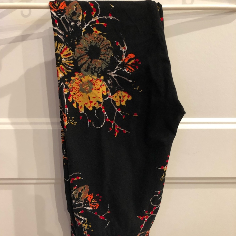 Lularoe OS leggings. Never worn without tags
